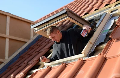 Pose de fenêtres de toit Velux à Montmotier